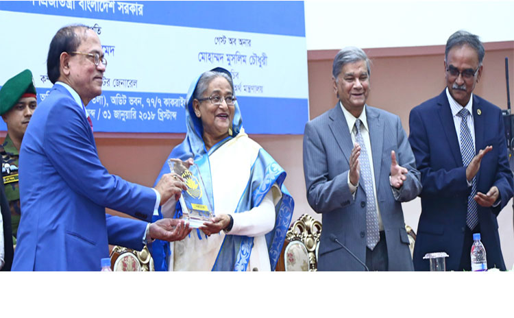 Former CAG of Bangladesh Mr. Masud Ahmed receives a crest from Honorable Prime Minister Sheikh Hasina at Audit Bhaban